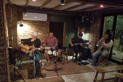 Thapae East - live music bar