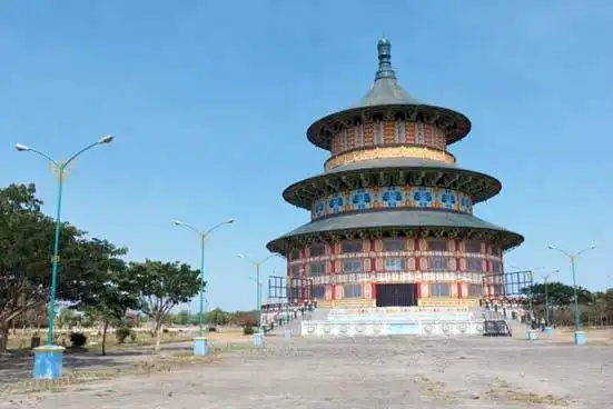 Hotel dekat Kelenteng Sanggar Agung Kenjeran