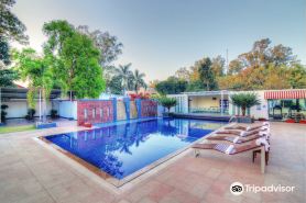 Chanakya Bnr Hotel