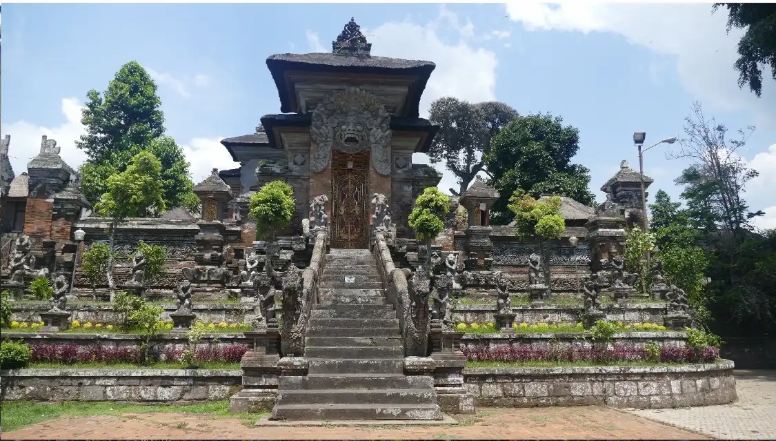 Hotels near Pura Samuan Tiga