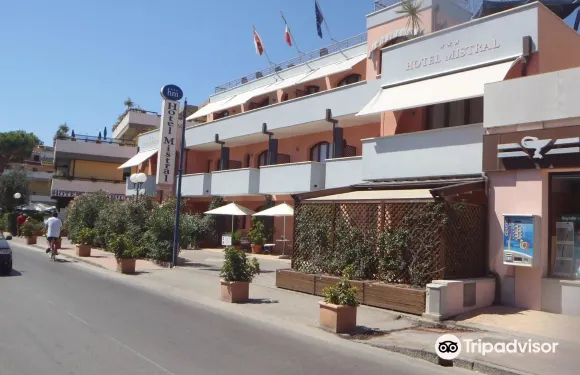 米斯特拉爾酒店