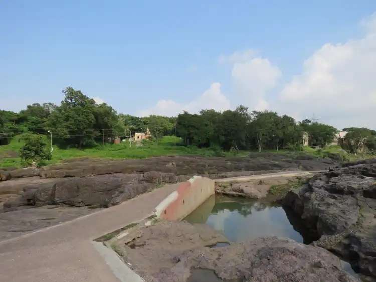 Các khách sạn gần Ram Lakshman Tirtha