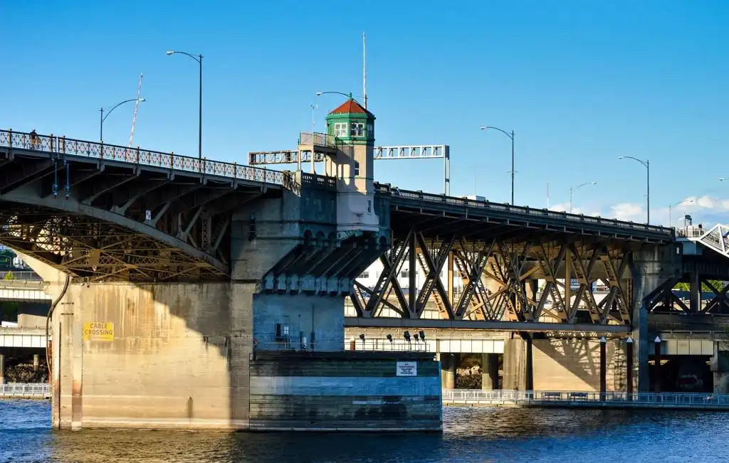 Burnside Bridge 주변 호텔