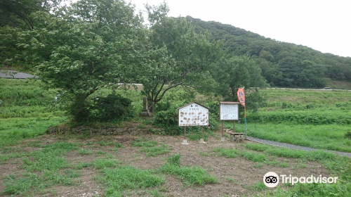 Grave of Tachibanano Hayanari and His Daughter