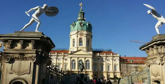 Hotels in der Nähe von Elisabeth-Schwarzhaupt-Platz