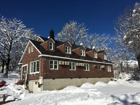 Guest House Bunk Отели рядом с достопримечательностью «Imori Pond»