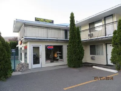 キャッシュ クリーク イン キャッシュ・クリーク・ライブラリー, トンプソン＝ニコラ・リージョナル図書館周辺のホテル