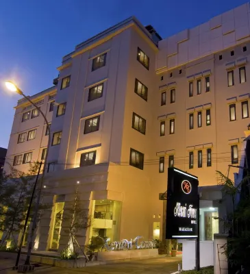 Kenari Tower Pantai Losari Makassar - parking
