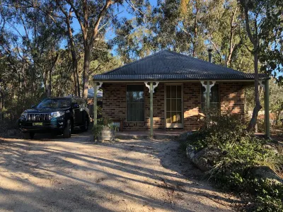 Honeysuckle Cottages Hotels near Mount Marlay