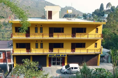 Hotel Avlokan - Near Kainchi Dham Mandir Отели рядом с достопримечательностью «Shree Kainchi Hanuman Mandir»
