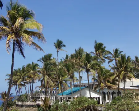 Itsandra Beach Hotel & Resort فنادق في موروني