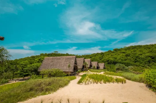 Jeeva Beloam Beach Camp Hotels in Pemongkong