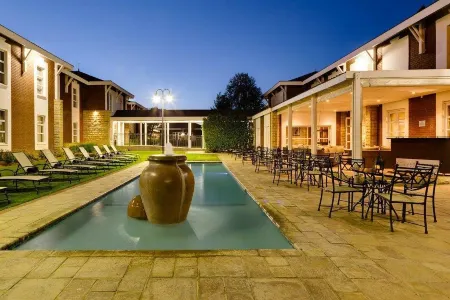 Protea Hotel by Marriott Bloemfontein Отели в г. Motheo