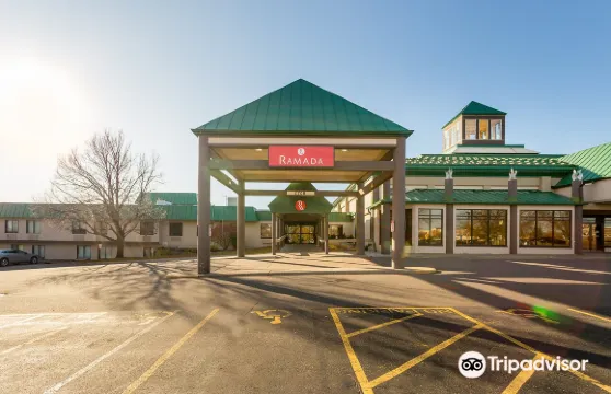 普利茅斯温德姆華美達酒店及會議中心