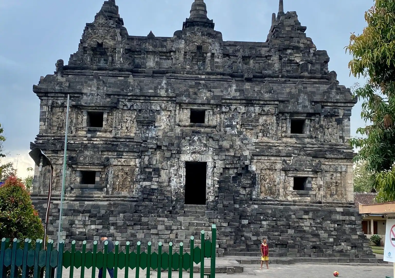 Hotels near Sari Temple