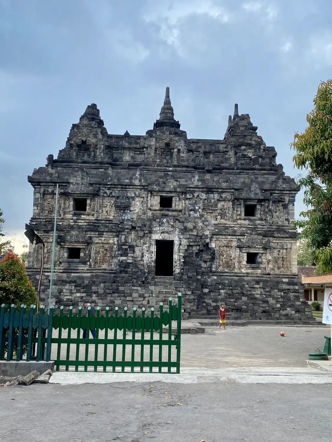 Hotels near Sari Temple