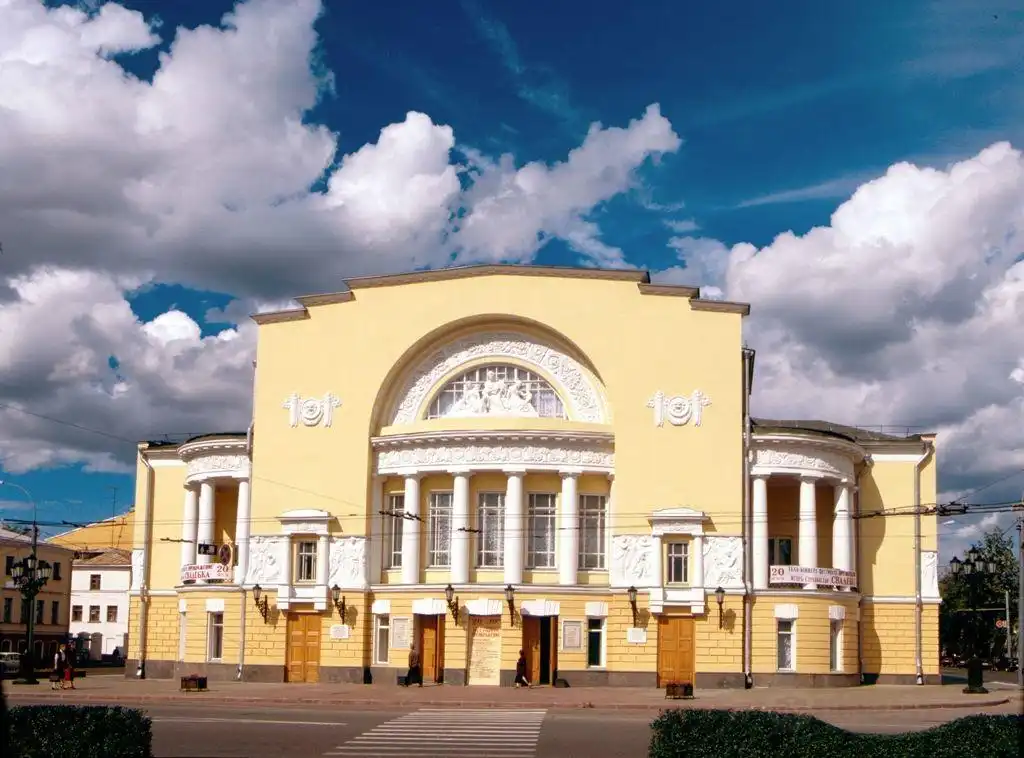 Hotel dekat Russian academic drama theatre named F. Volkov