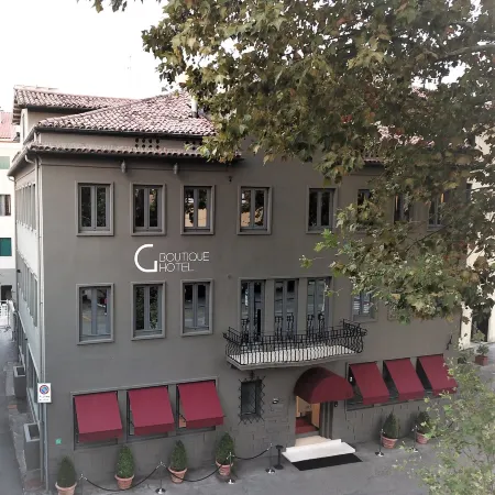 The Glam Boutique Hotel & Apt