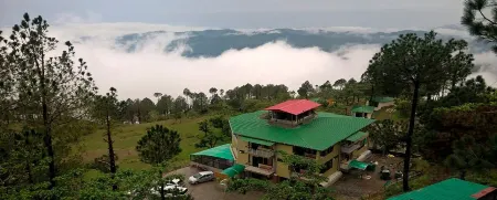 Flutter Hotels & Resort Отели рядом с достопримечательностью «Green Field»