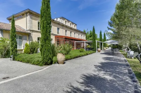 Hotel Estelou Отели рядом с достопримечательностью «Camping Le Garanel Sommières»