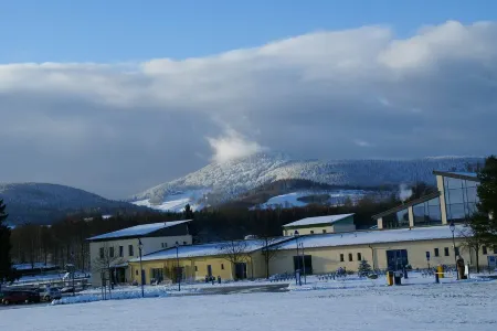 Trixi Park Zittauer Gebirge - Ferienhäuser, Hotel Und Camping Отели в г. Нойгерсдорф