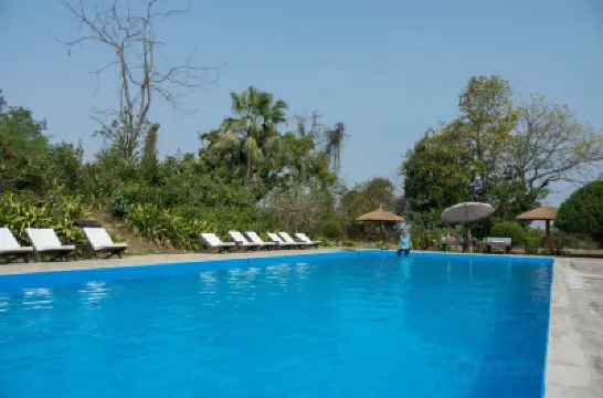 โรงแรมไทเกอร์ท็อปส์ธารุหลอดจ์ โรงแรมใน