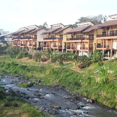 Bess Resort and Waterpark Lawang Отели в г. Purwosari