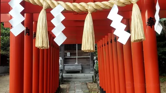 進雄神社