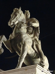 Skanderbeg statue