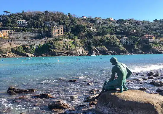 Hotels near Il Pescatore di Leonardo Lustig