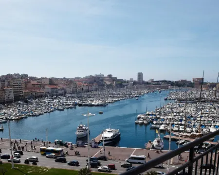 New Hotel le Quai - Vieux Port Hotels in Marseille