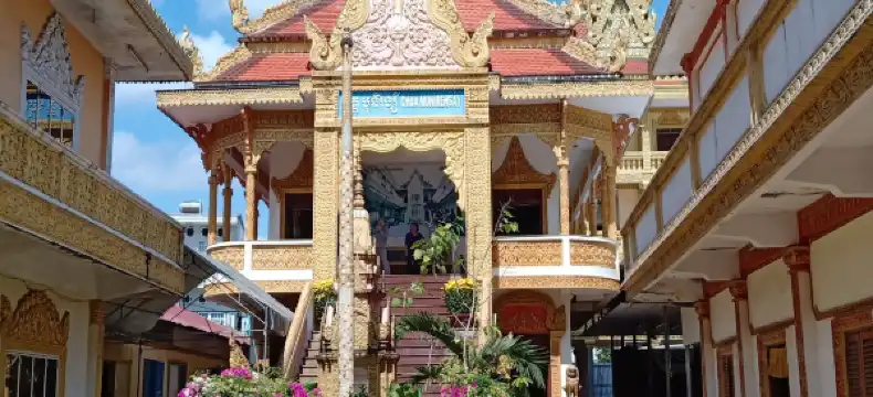Hotels in Truong Yen