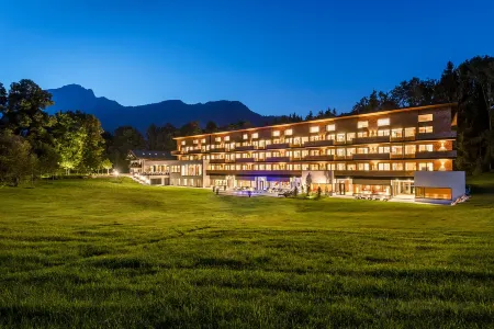 Klosterhof – Alpine Hideaway & Spa Отели в г. Байериш-Гмайн