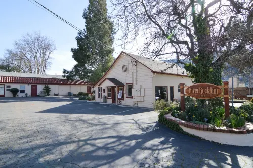 River Rock Inn Hotels in Mariposa