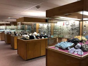 Crater Rock Museum