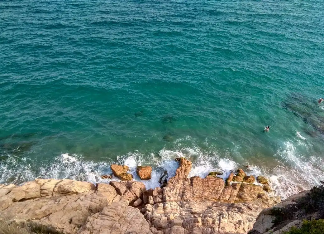 Hotels near Playa Roca Grossa