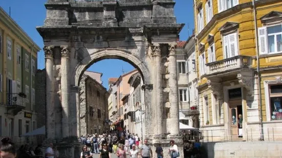 Gate of Hercules (Porta Herculanea)