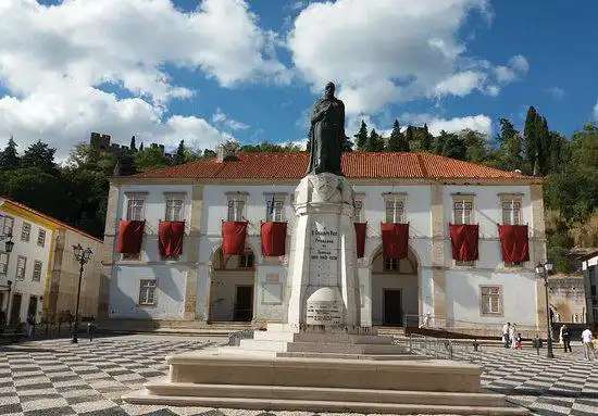Hotels near Estatua de D. Gualdim Pais