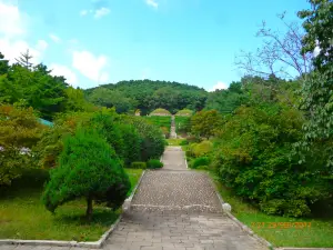 Tomb of King Kongmin