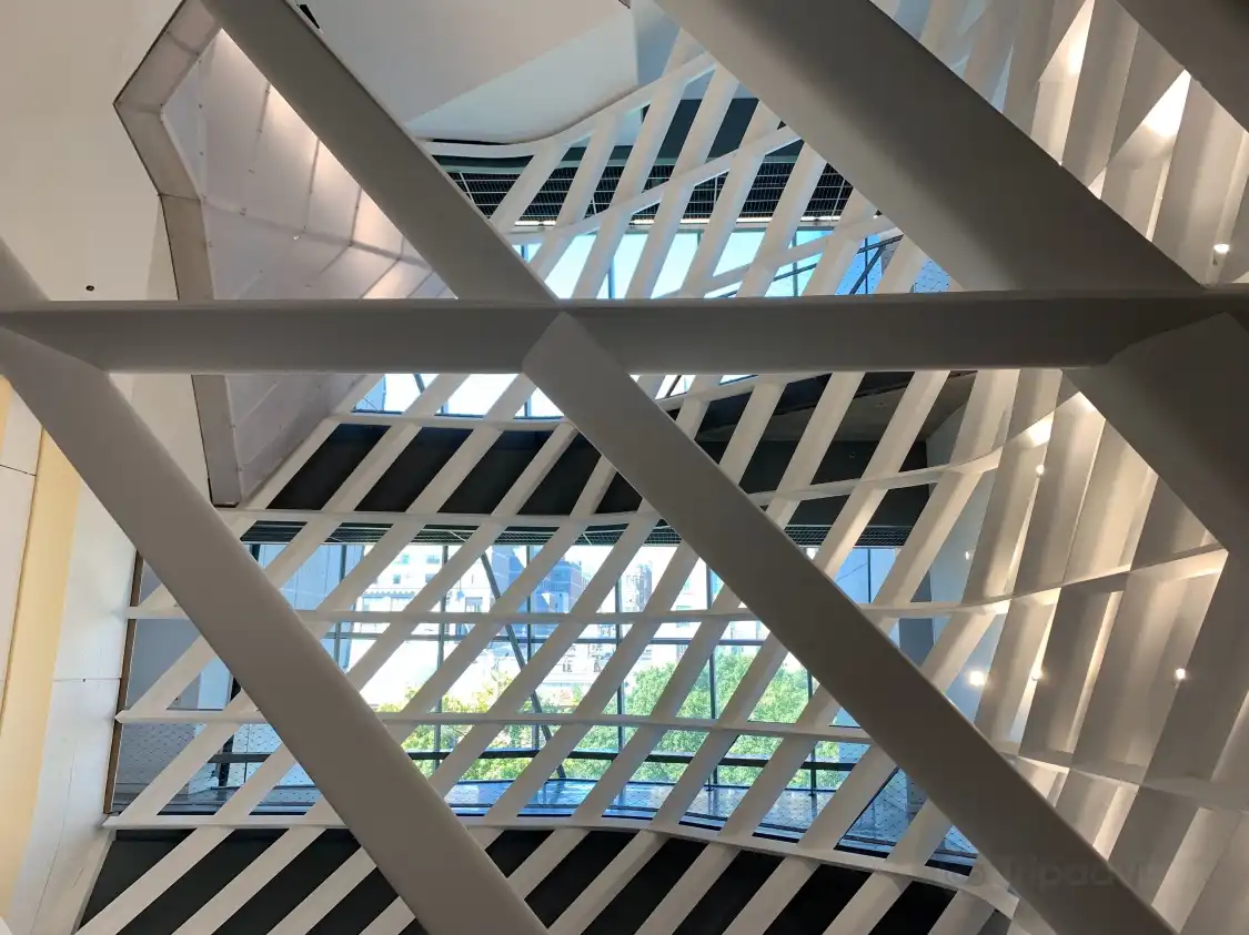 庫伯高等科學藝術聯合大學附近的飯店