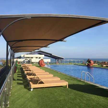 Sulis Beach Hotel & Spa Отели рядом с достопримечательностью «Пляж Джерман»
