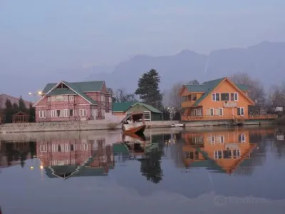 Akbar Group of Heritage Houseboats Hotels in Nigeen Lake