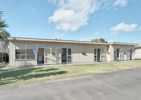 Mercury Bay Holiday Park Отели рядом с достопримечательностью «The Lost Spring»