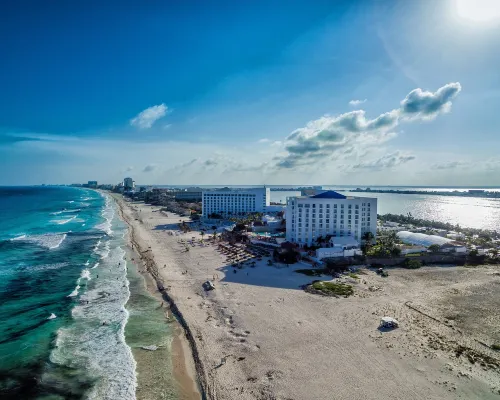 Sunset Royal Beach Resort - All Inclusive Các khách sạn gần Vũ trường Coco Bongo
