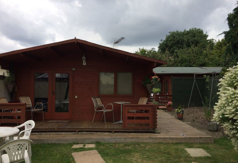 Waterside Bed and Breakfast - Housity