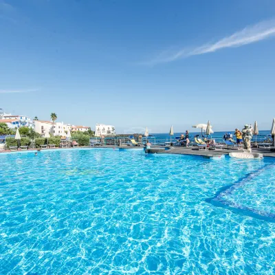 أراثينا روكس هوتل Hotels near شاطئ فيلاغونيا (Villagonia Beach)