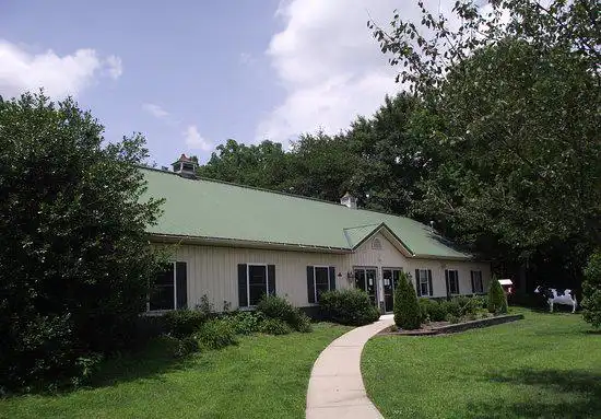 Hotels near Paws Farm Educational Center