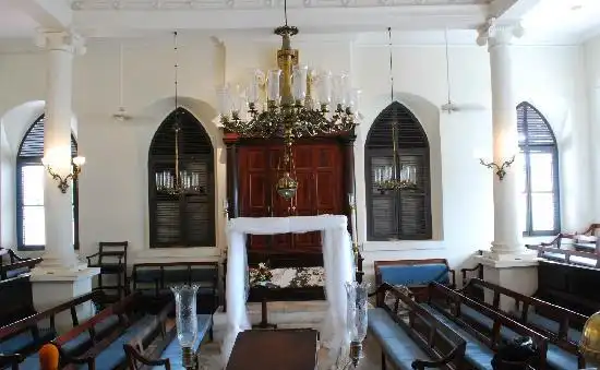 Hotels near Beracha Veshalom Vegimulth Hasidim Synagogue