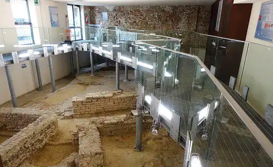 Hotels near Domus Romana