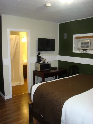Paddock Inn